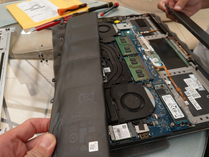 【又更新:過保自換電池+ 2nd HDD】 Dell XPS 15 9560 配 lenovo thunderbolt 3 dock