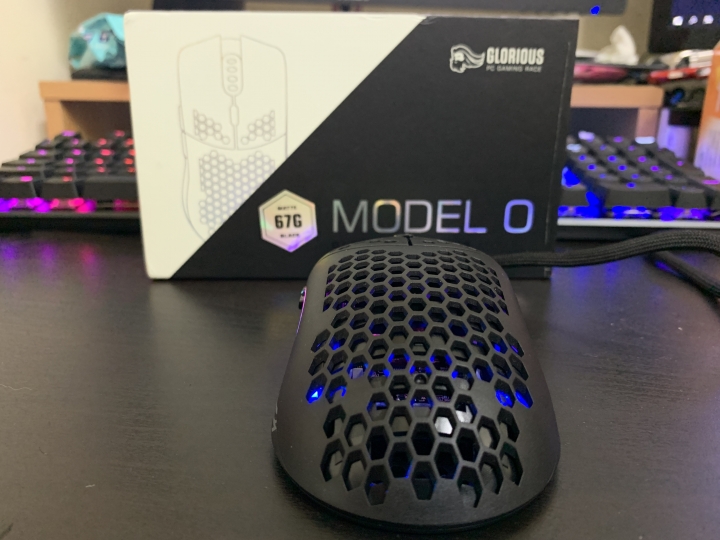【MARS】兩個半月的等待,過鹹水來的Glorious Model O滑鼠開箱!是值得的!Feat. ROCCAT SUORA FX