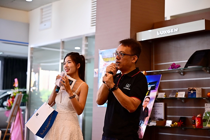 U-Car執行長Bob Chen擔任博愛生活館一日店長,我給評分:A++!