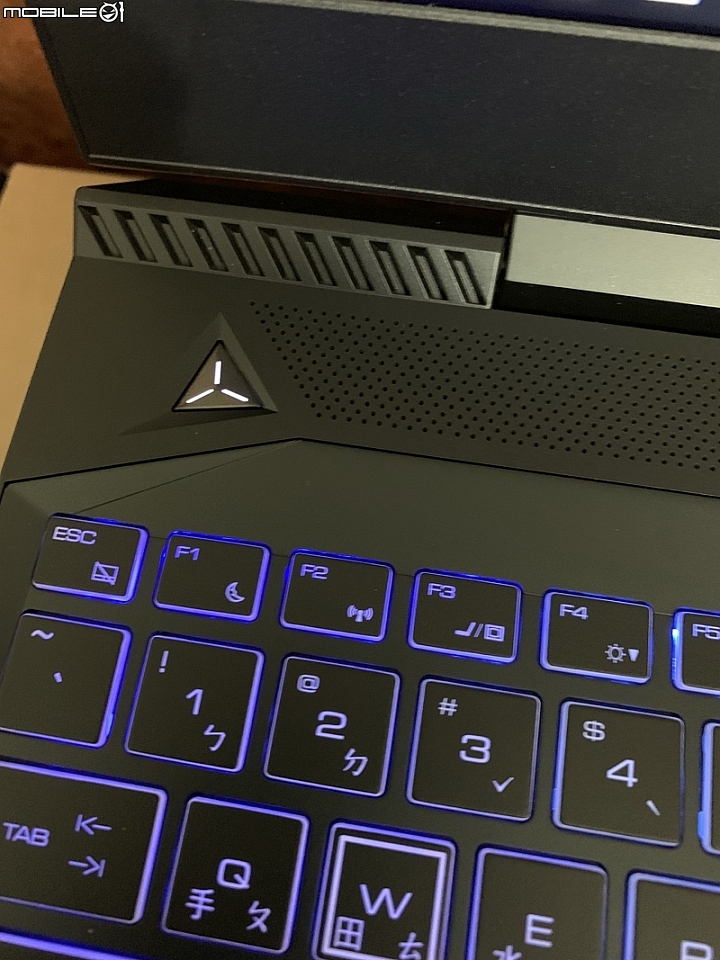 加入九代行列 AORUS 5 (9750H + GTX1650) 簡單開箱