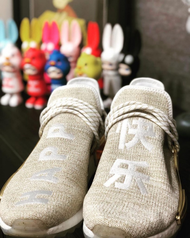 這絕對是每位潮人的「夢想房間」!一窺 小豬 羅志祥 的鬼罕潮物!