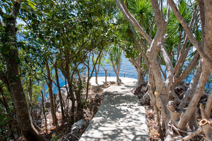 【菲律賓跳島自由行】塔布拉斯島北部 找尋最純淨的藍洞海岸線與深埋叢林裡的燈塔