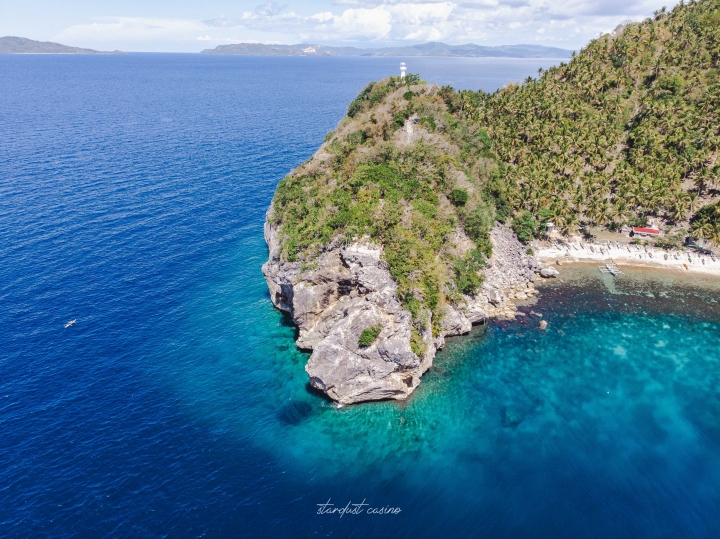 【菲律賓跳島自由行】塔布拉斯島北部 找尋最純淨的藍洞海岸線與深埋叢林裡的燈塔