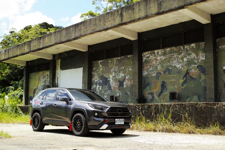 開箱 RAV4 2.5ADV 壞男人特仕版