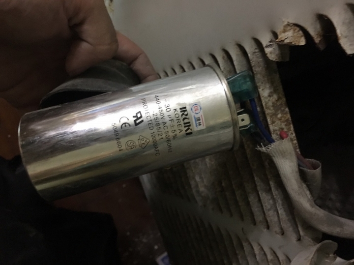 窗型冷氣不冷只有送風,DIY壓縮機啟動電容