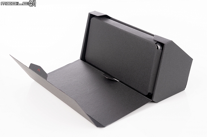 王者風範!ASUS ROG Phone II大全套開箱、初步效能測試
