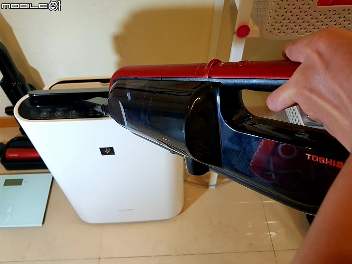 開箱東芝 VC-WL100APT直立手持兩用無線吸塵器