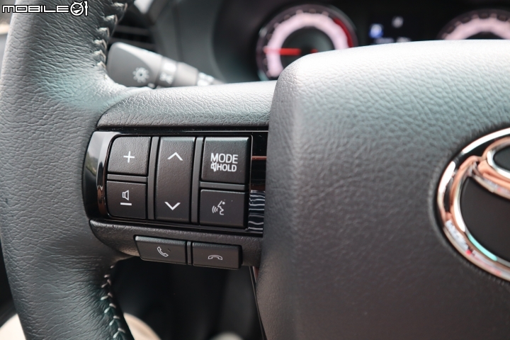 Toyota Hilux發表前試駕,名不虛傳的運動皮卡神車!
