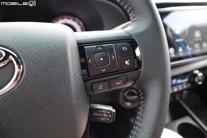 Toyota Hilux發表前試駕,名不虛傳的運動皮卡神車!
