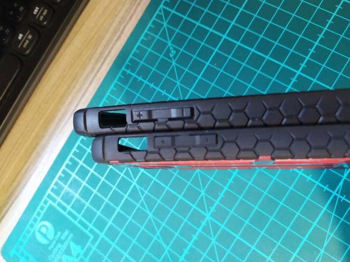 UAG正仿開箱以及比教 UAG MONARCH 頂級版 紅金配色