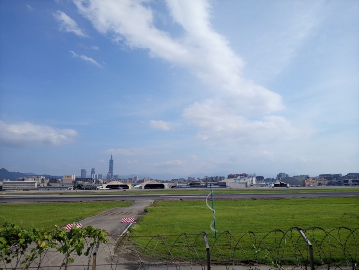 三鏡頭的長輩機-LG Q60開箱