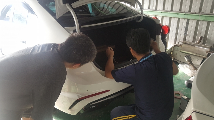 【改裝】Elantra Sport 行李箱燈改LED導光條