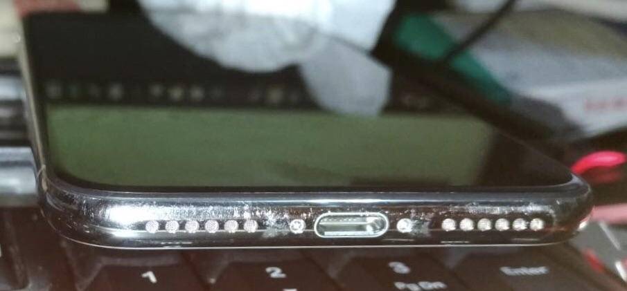 iPhone X保護殼玻璃貼推薦/充電/原廠線材/ 使用保護殼 外框受損