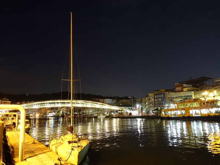 高雄市 鼓山區 一號船渠景觀橋 — 美麗的夜景攝影地點