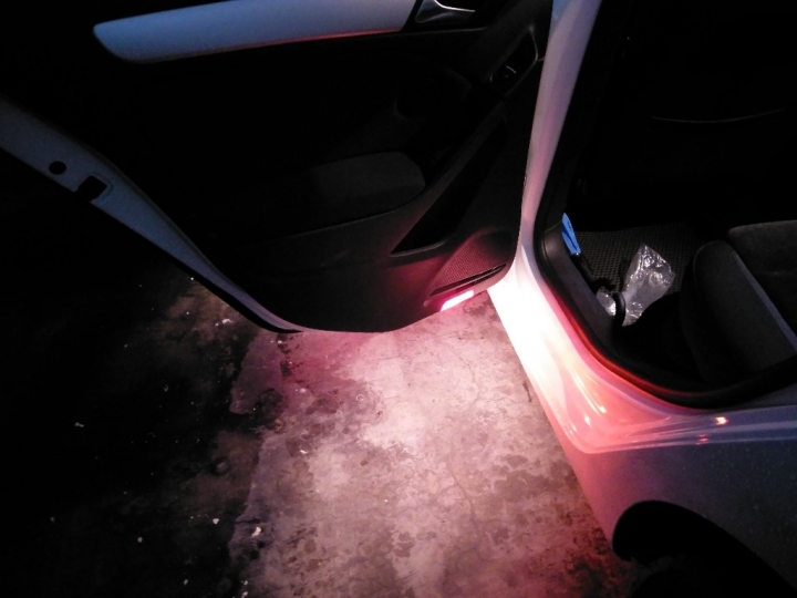 6代底盤第一次拆解+開通門板燈+倒車雷達更換