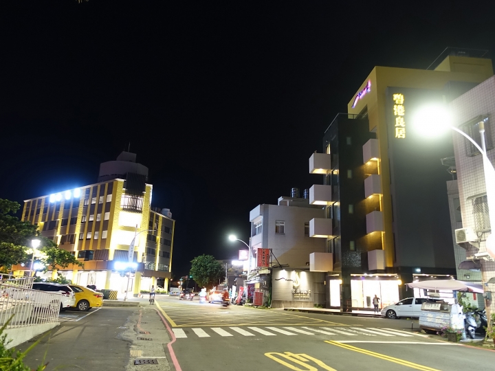 [住宿] 高雄市 鼓山區 碧港良居商旅 — 擁有臨港美景、美好早餐與環境的住宿點