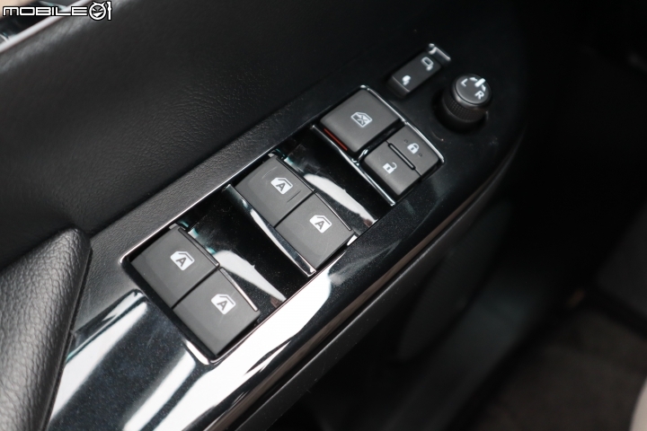 Toyota Hilux發表前試駕,名不虛傳的運動皮卡神車!