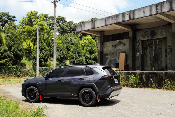 開箱 RAV4 2.5ADV 壞男人特仕版