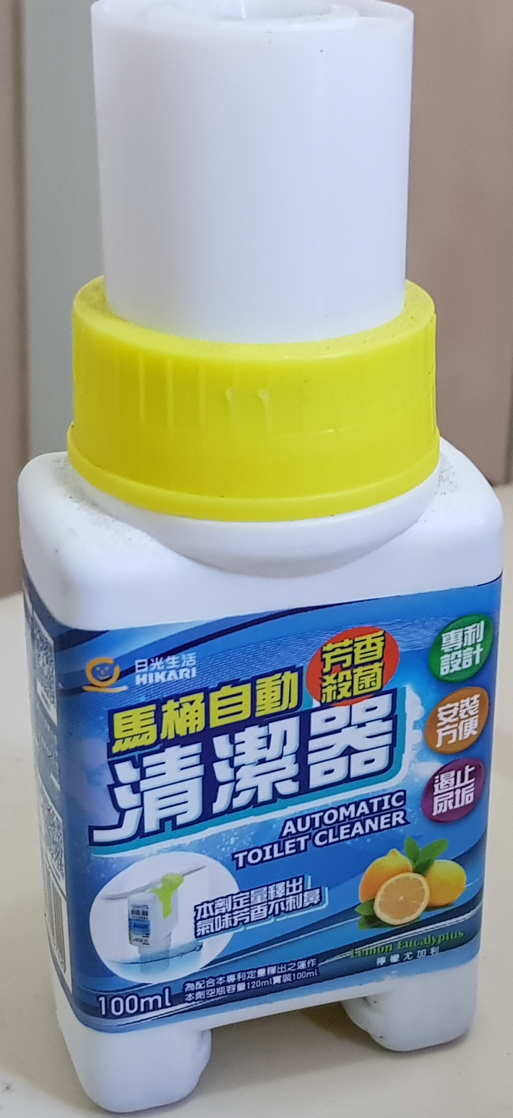 在馬桶 上 自動DIY清潔器 最後噴出的是藍藍稠稠的液體!!