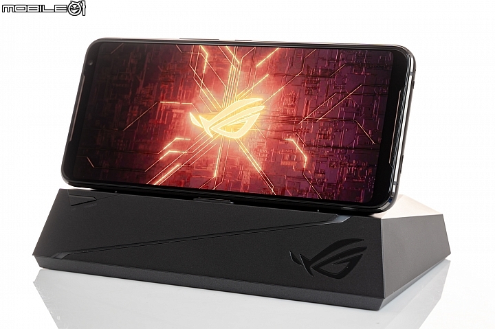 王者風範!ASUS ROG Phone II大全套開箱、初步效能測試