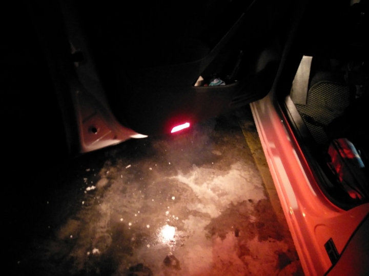 6代底盤第一次拆解+開通門板燈+倒車雷達更換