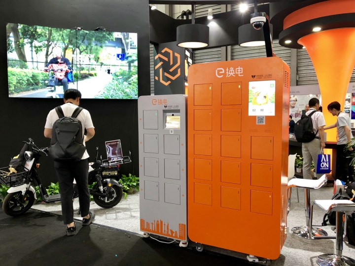 中國這些看起來很像Gogoro的換電站,是專門用來給外賣、外送小哥服務的熱門生意