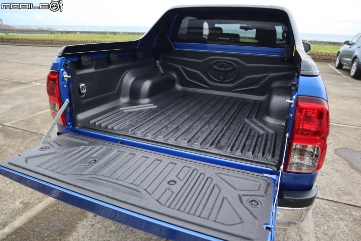 Toyota Hilux發表前試駕,名不虛傳的運動皮卡神車!
