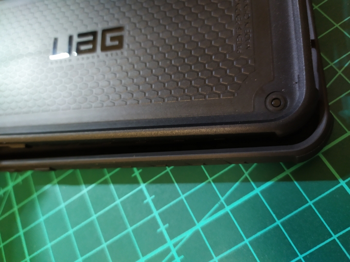 UAG正仿開箱以及比教 UAG MONARCH 頂級版 紅金配色