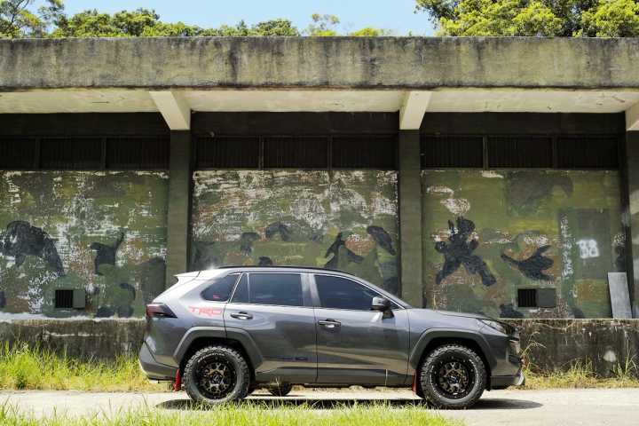 開箱 RAV4 2.5ADV 壞男人特仕版