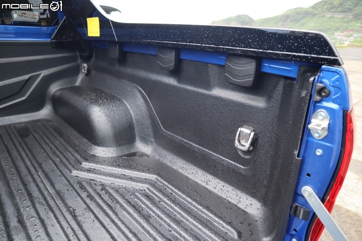 Toyota Hilux發表前試駕,名不虛傳的運動皮卡神車!