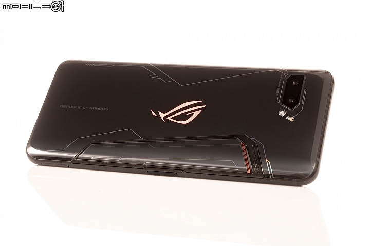 王者風範!ASUS ROG Phone II大全套開箱、初步效能測試