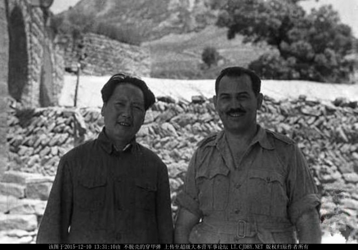 老照片:1937年,陕西省延安八路军总部,一只拥有罕见美式装备的八路军。。。