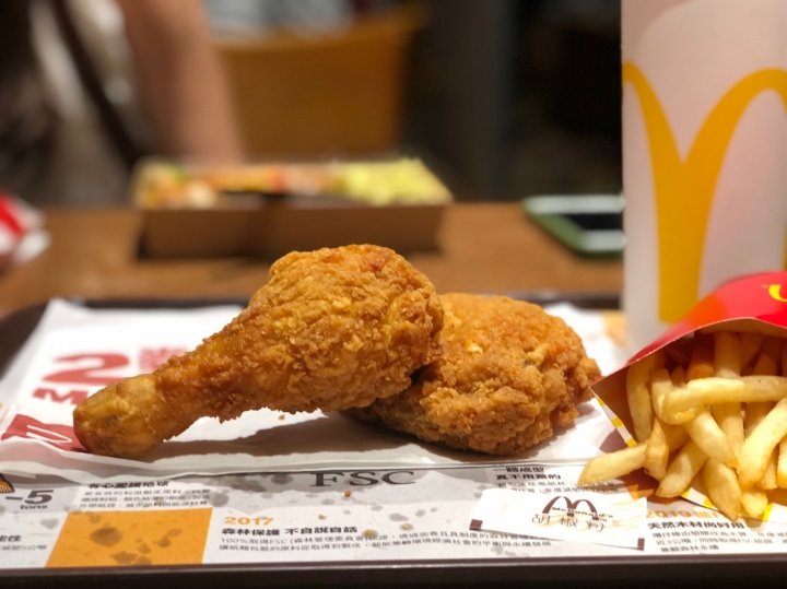 來開箱麥脆鷄94狂了啦