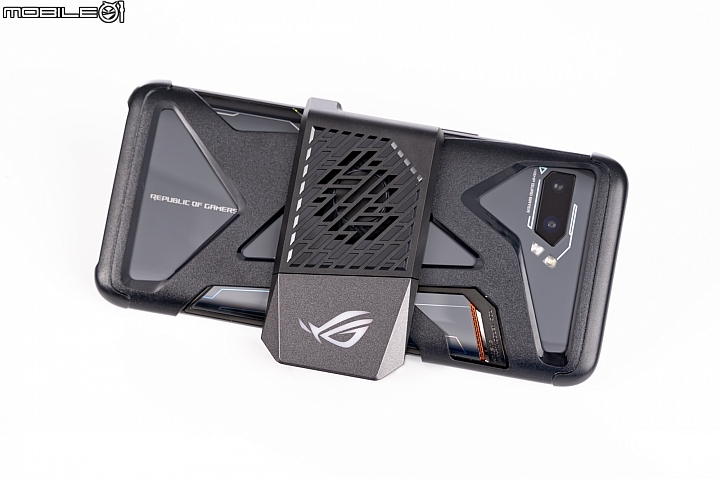 王者風範!ASUS ROG Phone II大全套開箱、初步效能測試