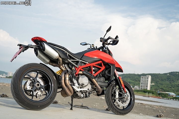 DUCATI Hypermotard 950試駕 釋放骨子裡不安分的靈魂