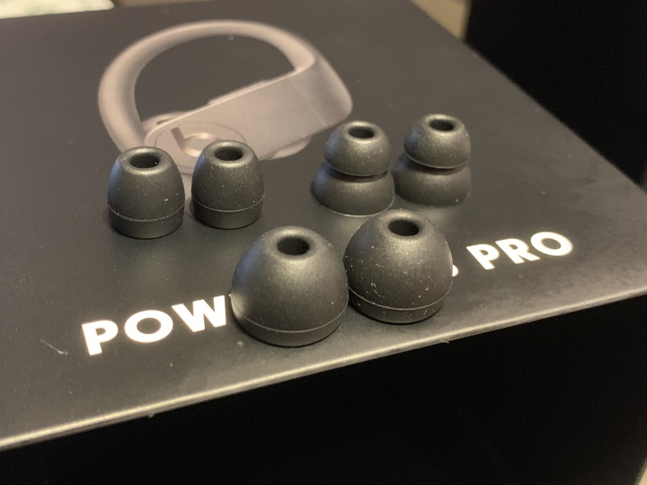 Beats POWERBEATS PRO 簡易開箱