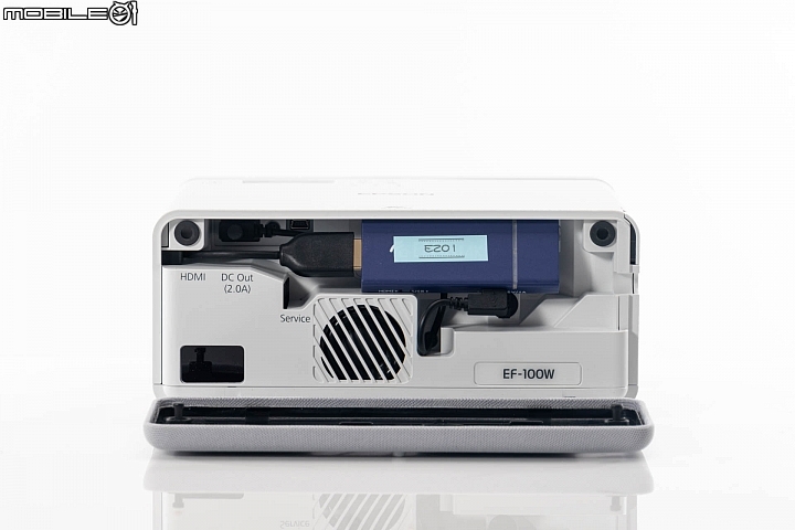 Epson EF-100自由視移動光屏 和電視互補的好搭檔
