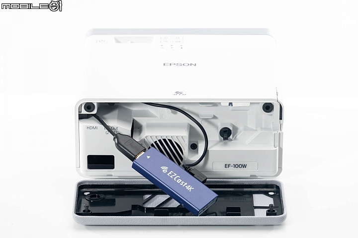 Epson EF-100自由視移動光屏 和電視互補的好搭檔