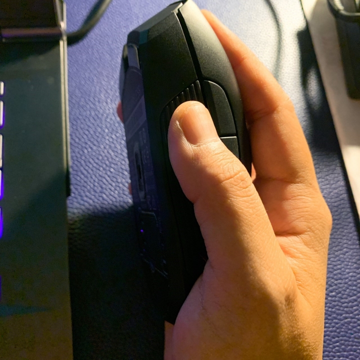 Razer 曼巴 Mamba 無線電競滑鼠開箱 !