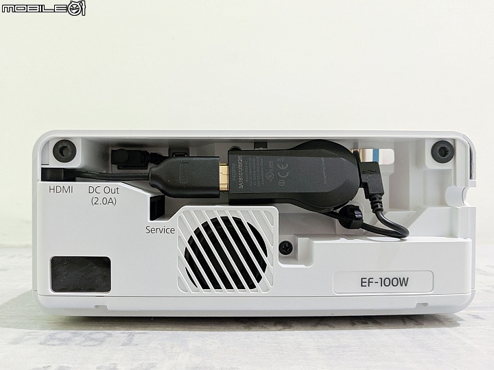 Epson EF-100自由視移動光屏 和電視互補的好搭檔