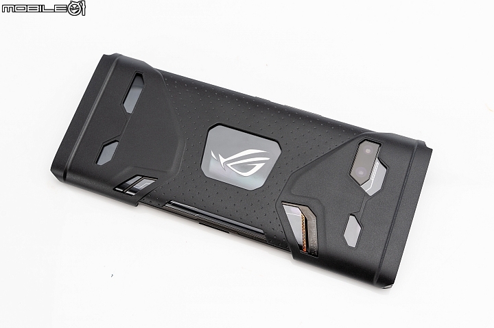 因體驗而改變！ASUS ROG Phone兩代雙螢幕基座、搖桿使用分析