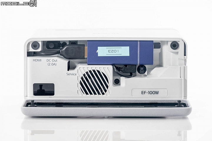 Epson EF-100自由視移動光屏 和電視互補的好搭檔