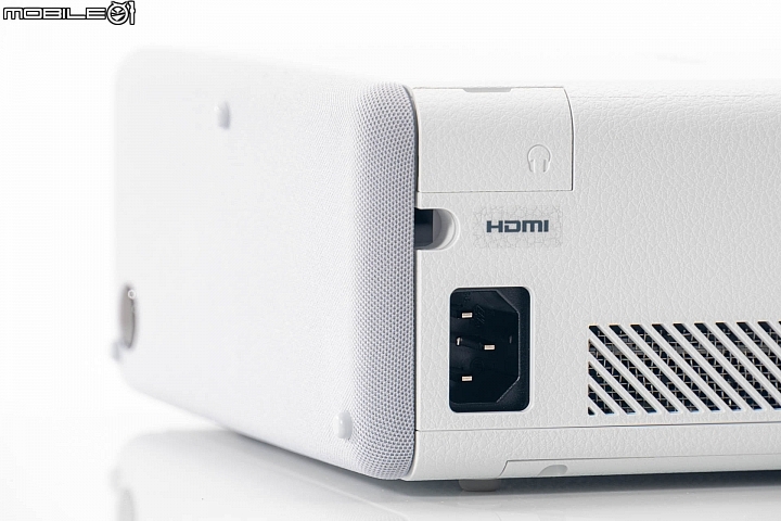 Epson EF-100自由視移動光屏 和電視互補的好搭檔