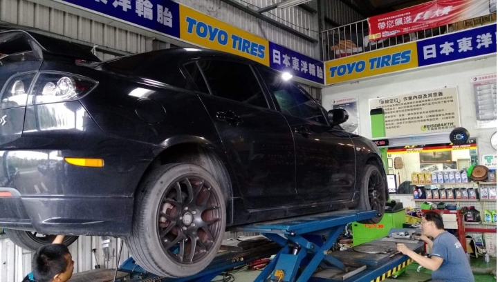 一代馬自達3 關箱