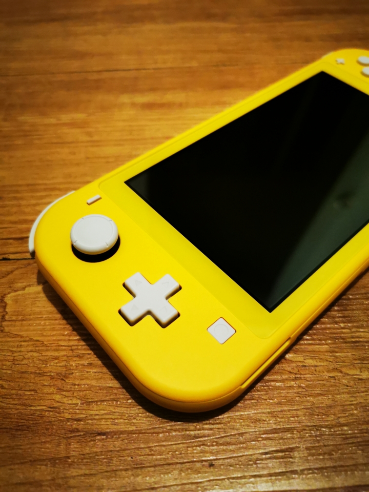 《開箱》雞蛋黃Nintendo switch lite