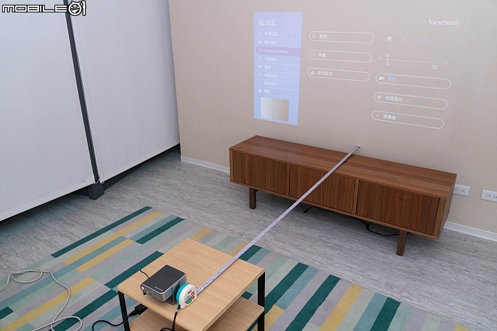 ViewSonic M1+ 無線微型投影機 釋放角度隨地展開個人小劇場