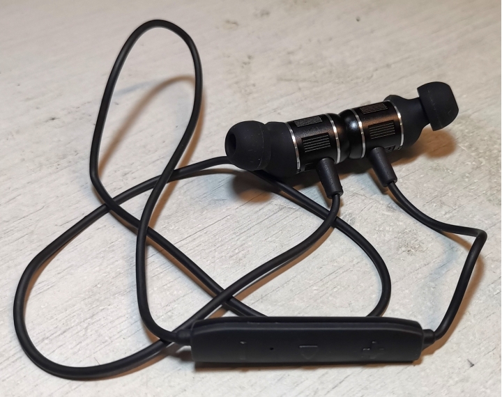 日系藍牙耳機 AVIOT WE-BD21d 開箱。