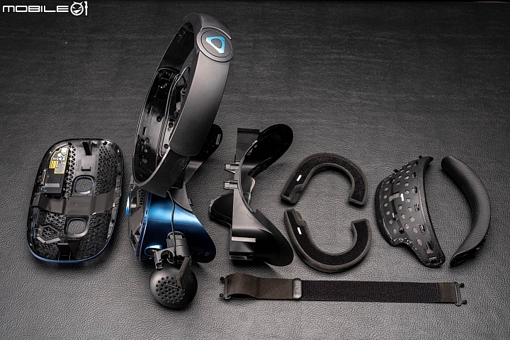 HTC Vive Cosmos 虛擬實境頭戴顯示器 兼顧自由度與擴充性的後起之秀