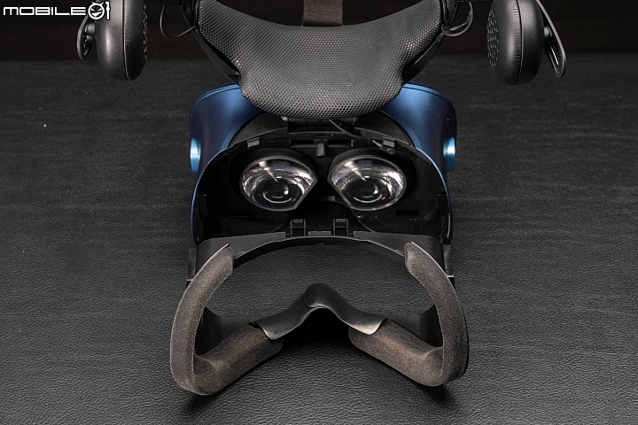 HTC Vive Cosmos 虛擬實境頭戴顯示器 兼顧自由度與擴充性的後起之秀