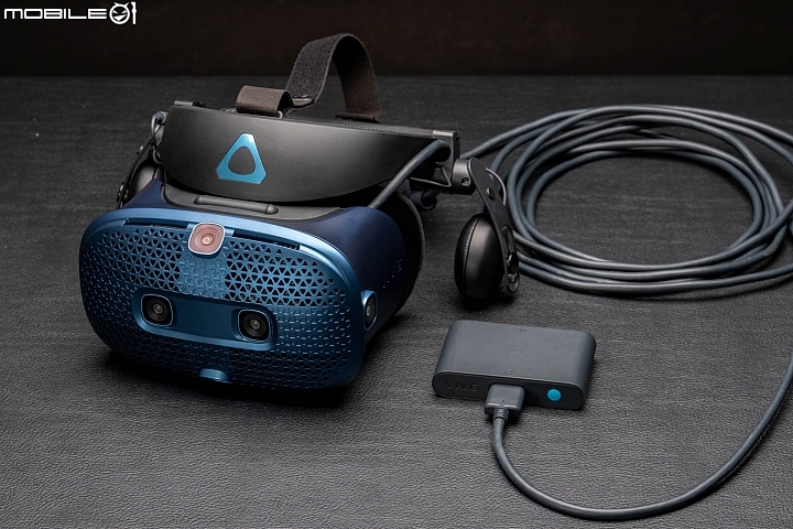 HTC Vive Cosmos 虛擬實境頭戴顯示器 兼顧自由度與擴充性的後起之秀